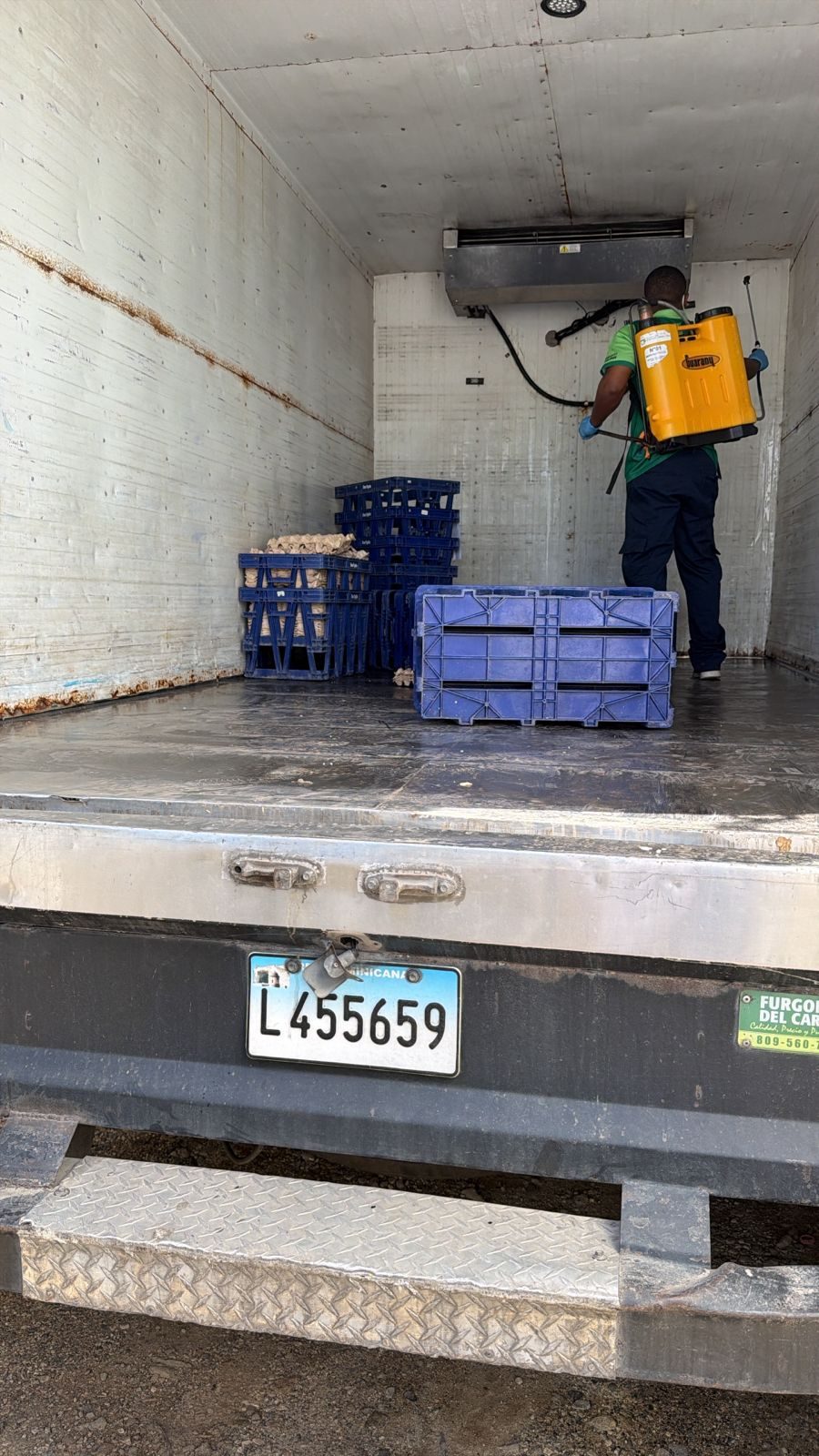 Tratamiento sanitario en interior de camión de carga refrigerada